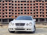 Mercedes E 320-1