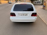 Mercedes E 220-12