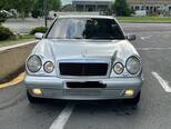 Mercedes E 240-1