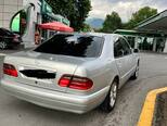 Mercedes E 240-2