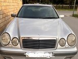 Mercedes E 240-1