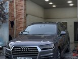 Audi Q7-6