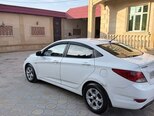 Hyundai Accent-4