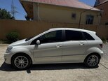 Mercedes B 180-6