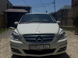 Mercedes B 180-9