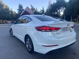 Hyundai Elantra-12