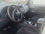 Mitsubishi Pajero-6
