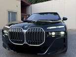 BMW i7-1