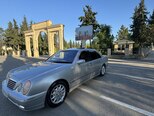 Mercedes E 320-9