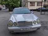 Mercedes E 240-1