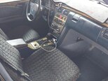 Mercedes E 200-11
