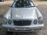 Mercedes E 270-1