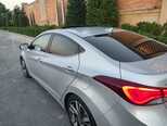 Hyundai Elantra-11