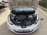Hyundai Elantra-9