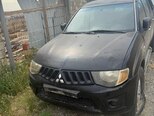 Mitsubishi L200-1