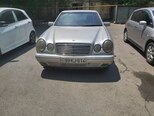 Mercedes E 220-1