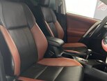 Toyota RAV4-12