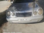 Mercedes E 220-11