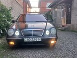 Mercedes E 240-1