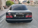Mercedes E 240-11