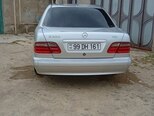 Mercedes E 220-11
