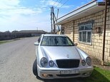 Mercedes E 220-1