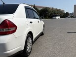 Nissan Tiida-5