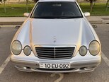 Mercedes E 240-1