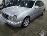 Mercedes E 220-1