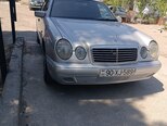 Mercedes E 240-1