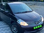 Nissan Tiida-12