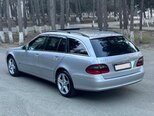 Mercedes E 220-11