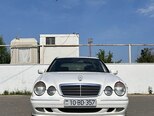 Mercedes E 320-1