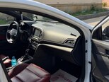 Hyundai Elantra-12