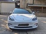Tesla Model 3-1