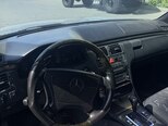 Mercedes E 320-1