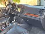 Mitsubishi Pajero-4
