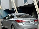 Hyundai Elantra-6