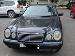 Mercedes E 240-1