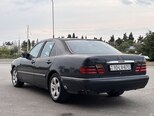 Mercedes E 230-5