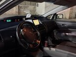 Toyota Prius-12