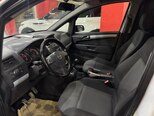Opel Zafira-11