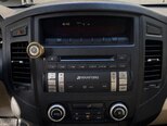 Mitsubishi Pajero-8