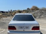 Mercedes E 240-11