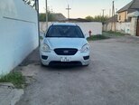 Kia Carens-1