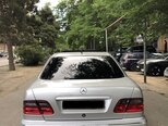 Mercedes E 270-4