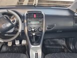 Toyota Auris-6