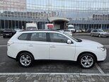 Mitsubishi Outlander-2