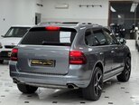 Porsche Cayenne-13