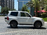 Mitsubishi Pajero-5